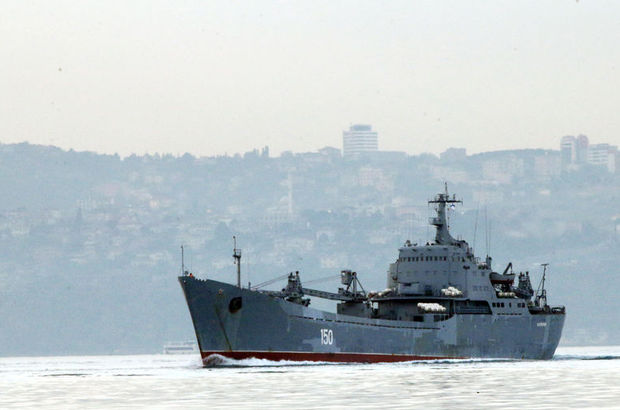 Rus savaş gemisi 'Saratov' İstanbul Boğazı'ndan geçti