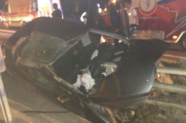 Kütahya'da otomobil bariyerlere çarptı: 2 ölü, 3 yaralı