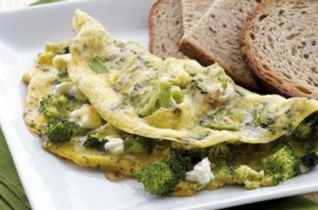 Beyaz peynirli ve brokolili omlet nasıl yapılır?