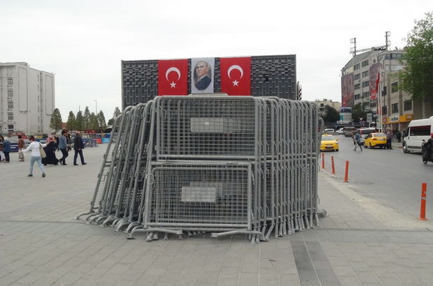 Taksim'e 1 Mayıs için 6 kamyon bariyer getirildi