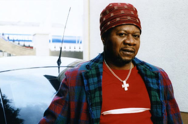 Kongolu şarkıcı Papa Wemba hayatını kaybetti