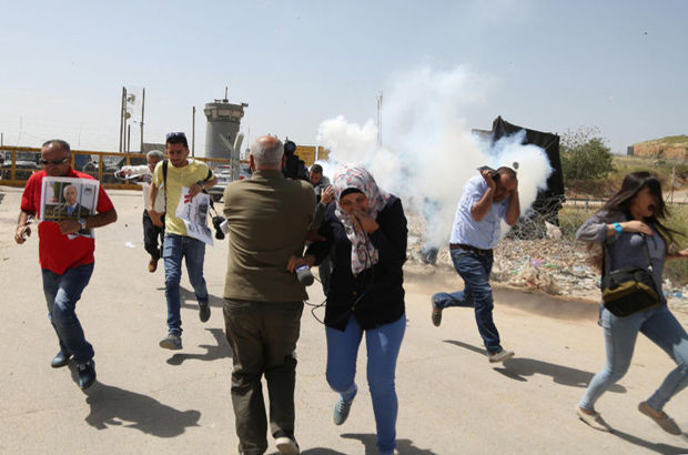 Filistinli gazetecilerin dayanışma gösterisine müdahale