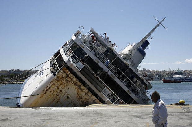 Venturis Sea Lines gemisi Pire Limanı'nda yan yattı