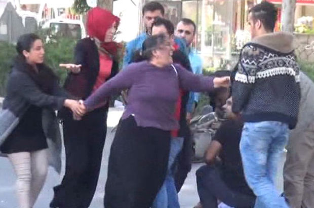 Konya'da bir anne çocuğuna çarpan sürücüyü dövdü