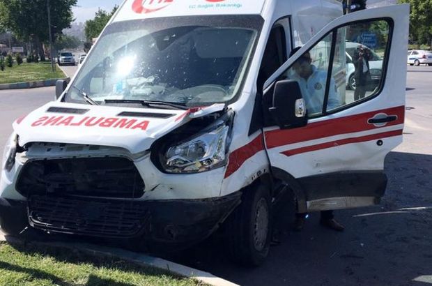 Kahramanmaraş'ta ambulans ile otomobil çarpıştı: 1 ölü