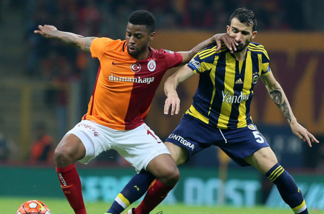 Galatasaray, Fenerbahçe'de forma giyen eski oyuncusu Mehmet Topal için harekete geçti