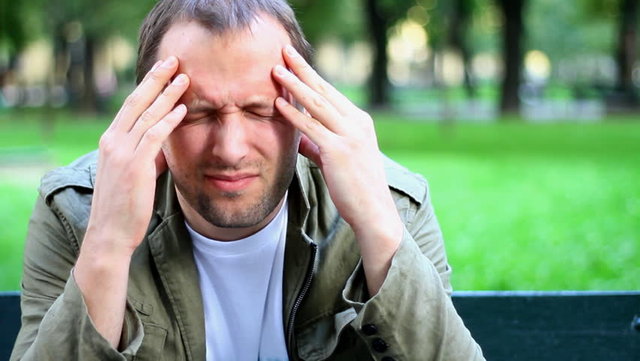 Erkeklerde baş ağrısı normal mi?