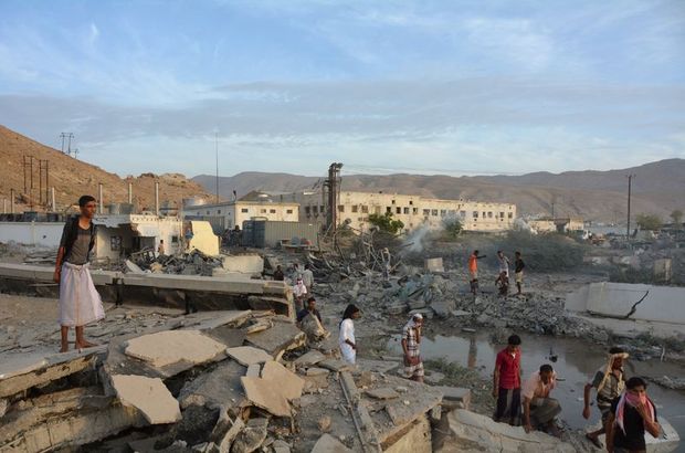 Yemen'de kamu binasına hava saldırısında 4 kişi öldü