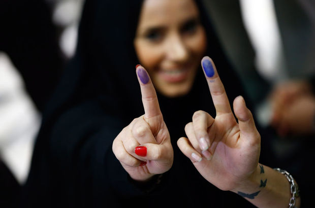 İran'da meclis seçimlerinin ikinci tur oylaması başladı