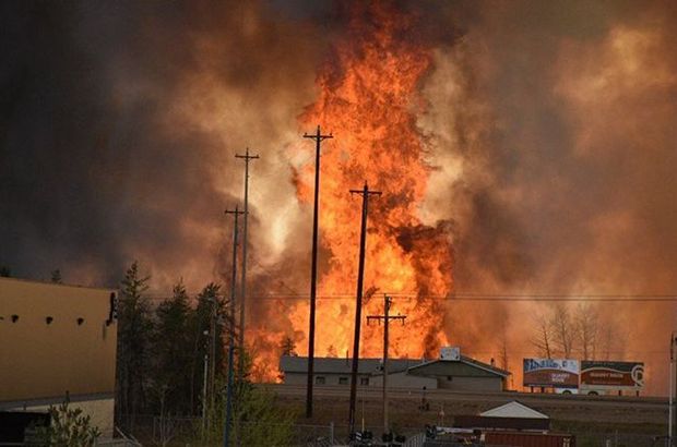 Kanada'da büyük yangın sürüyor