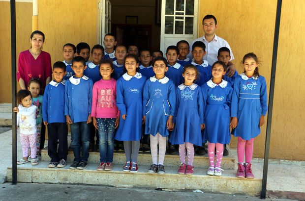 Suriye sınırındaki Şanlıurfa Akçakale'deki Şehit Yusuf Beylem İlkokulunun fedakar öğretmenleri
