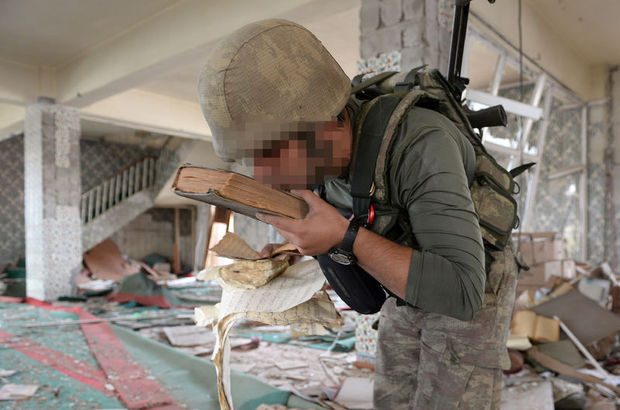 Şırnak'ta teröristler Geylani Camisi'ndeki Kur'an-ı Kerim'i parçaladı, askerler tek tek topladı