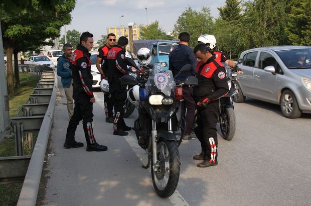 Kocaeli'de yunus ekibi kaza yaptı: 2 polis memuru yaralandı