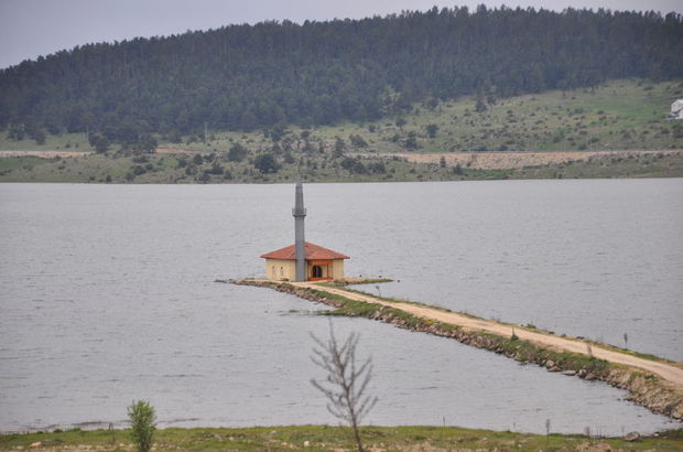 Bolu'da göl ortasındaki cami ibadete açılacak