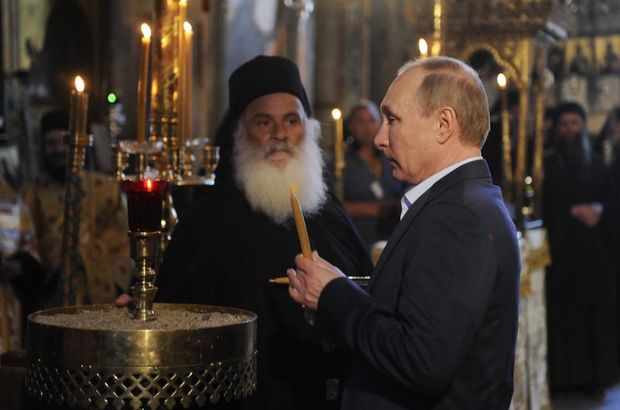 Vladimir Putin Aynoroz'daki manastırı ziyaret etti