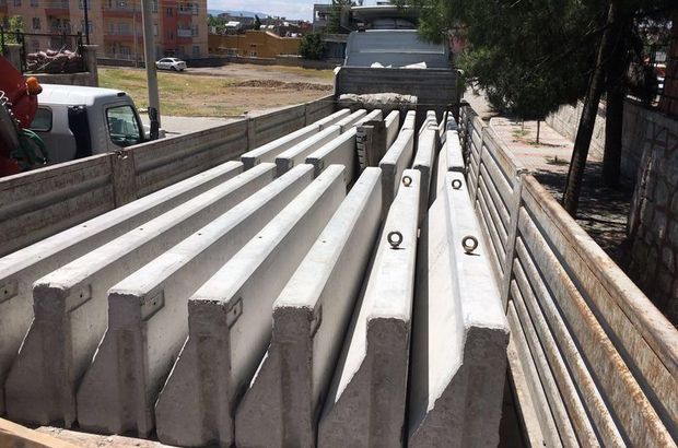 Siirt'te kritik noktalar beton bariyerlerle çevrildi