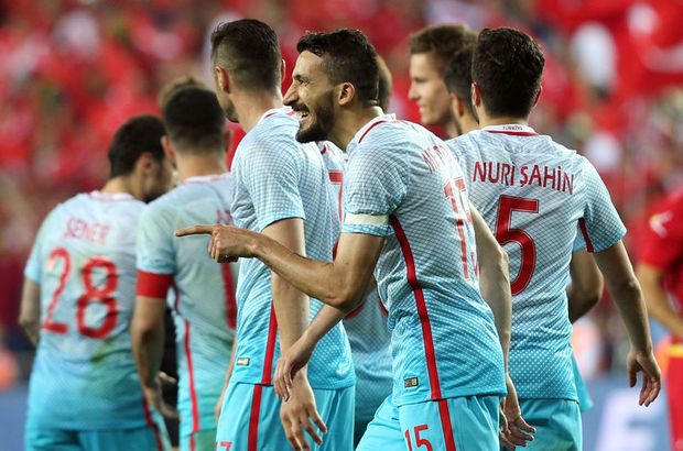 Deneyimli futbolcu Mehmet Topal, A Milli Takım formasıyla ilk golünü 58. maçında attı