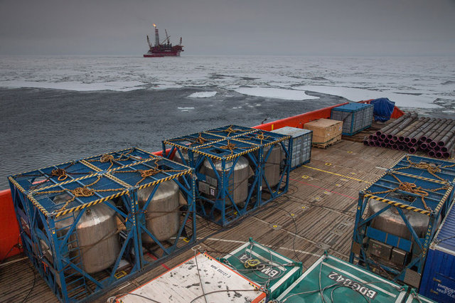 Rusya'dan kutuplarda ilk petrol platformu