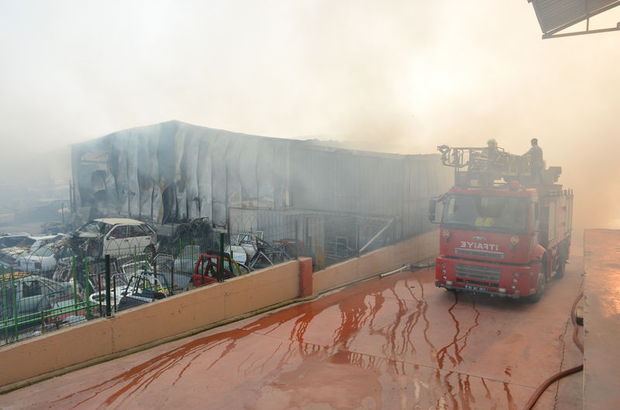 Balıkesir'de sanayi sitesinde korkutan yangın