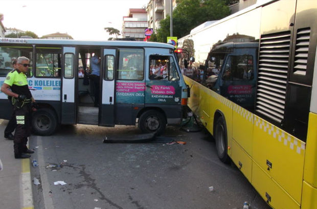 Minibüs ile otobüs çarpıştı: 5 yaralı