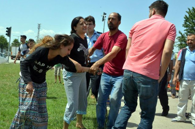 Adana'da kızı kanalda kaybolan anne feryat etti