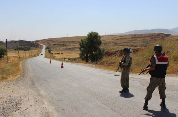 Muş'ta cemaati rehin alan PKK'lılar karakola ateş açtı