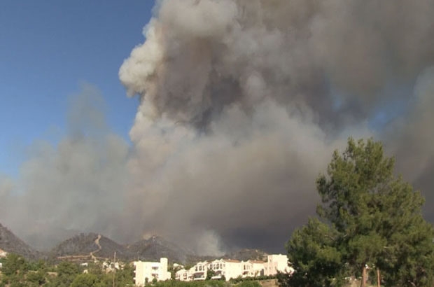 Güney Kıbrıs'ın tatil bölgesinde yangın çıktı