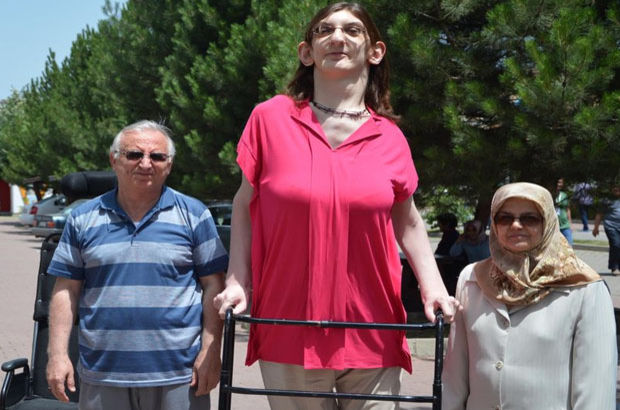 Dünyanın en uzun boylu kızı Rumeysa Gelg LYS'ye yatak üzerinde girdi