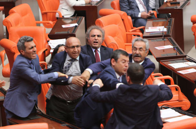 Meclis'te HDP ile AK Parti vekilleri arasında tartışma yaşandı