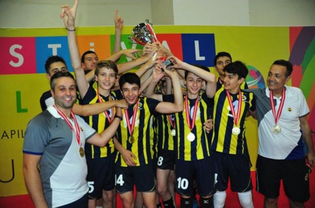 Galatasaray'ı yenen Fenerbahçe şampiyon oldu