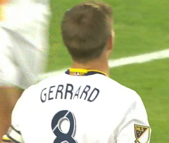 Gerrard maçın ikinci yarısında doğru yazılan bir forma giyerek oyuna devam etti.