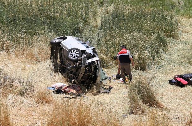 Yozgat'ta otomobil tarlaya uçtu: 1 ölü 4 yaralı