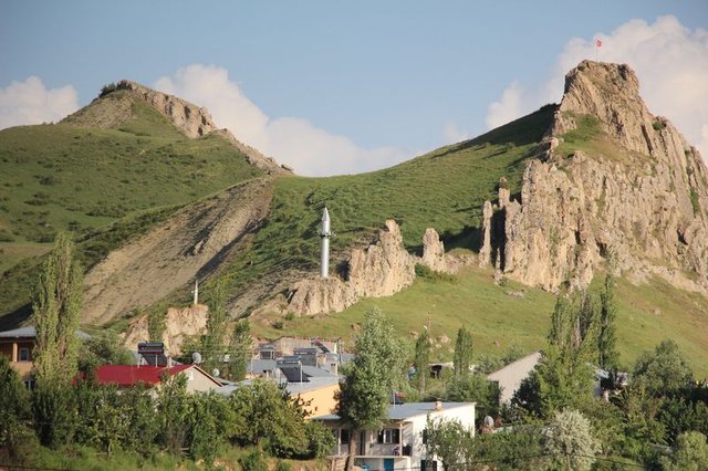 Sivas Zara Tuzlagözü'nde cami köyde minareler tepede