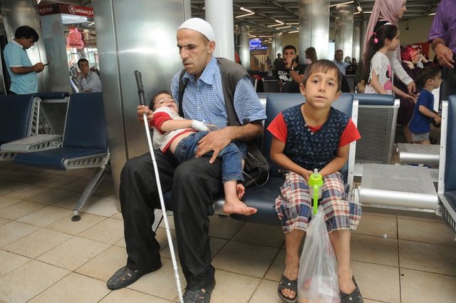 Görme engelli Şehmus Çalp hasta çocukları için Diyarbakır'dan İstanbul'a gidiyor