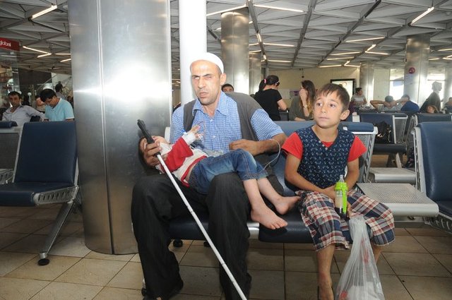 Görme engelli Şehmus Çalp hasta çocukları için Diyarbakır'dan İstanbul'a gidiyor