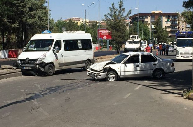 Diyarbakır'da trafik kazası 11 yaralı