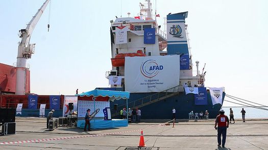  Türkiye-İsrail arasında varılan mutabakat kapsamında, Gazze'deki ihtiyaç sahiplerine ulaştırılacak yardım malzemeleri, Mersin Uluslararası Limanı'na demirleyen &quot;Lady Leyla&quot; isimli gemiye yüklenmeye devam ediyor.
