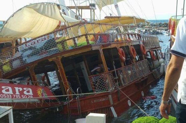 Aydın'da 70 yolculu gezi teknesi kayalıklara çarptı