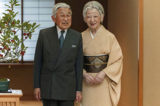İmparator Akihito ile İmparatoriçe Michiko