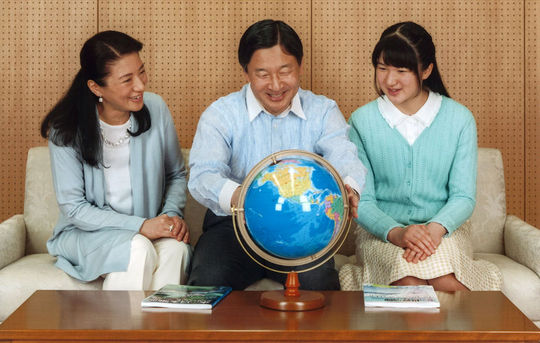 Prens Naruhito, eşi Prenses Masako ve kızları Aiko