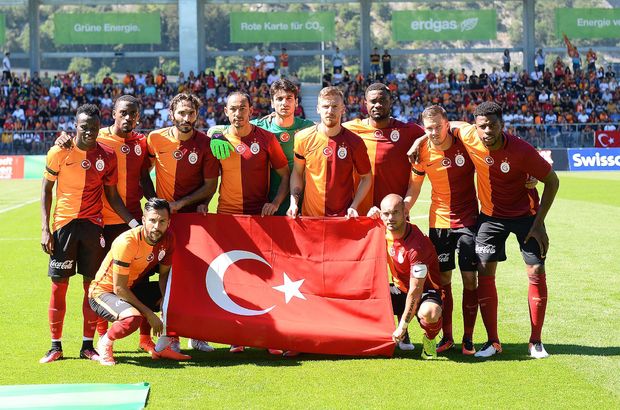 Galatasaray'dan Türk bayraklı takım pozu