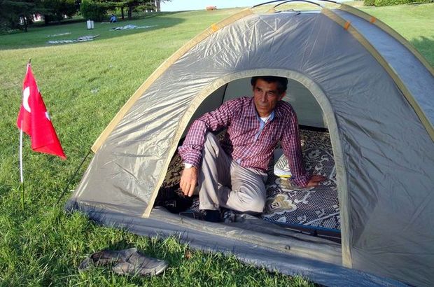 Atatürk Havalimanı girişine çadır kurdu