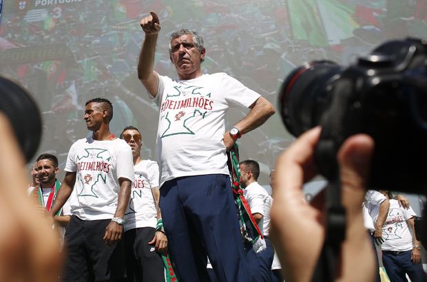 Portekiz, Fernando Santos'un sözleşmesini uzattı