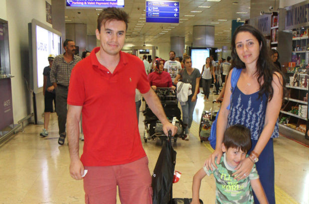 Mustafa Ceceli havalimanında görüntülendi