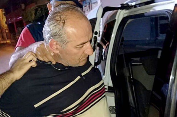 Profesör İbrahim Cerrah havaalanında gözaltına alındı