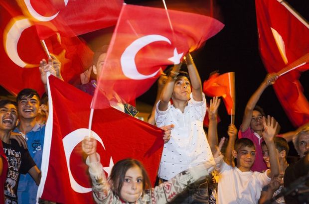 CHP'den çağrı: Sadece Türk bayrağı ve Atatürk posteri olacak