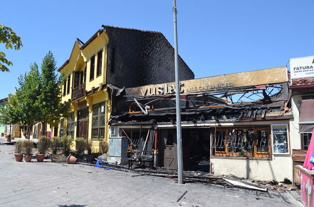 Eskişehir'de yangın: 4 iş yeri hasar gördü