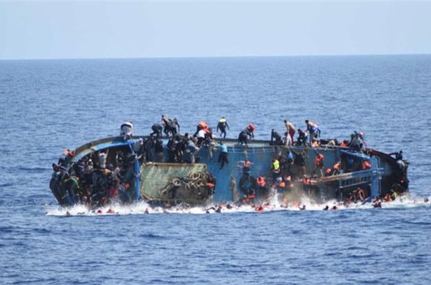 Akdeniz’de 400 mülteci kurtarıldı