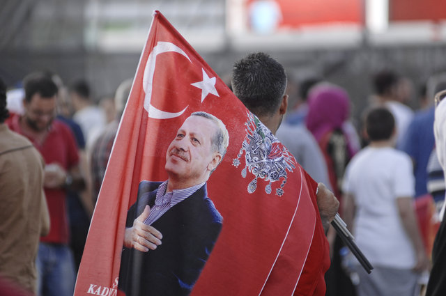 İstanbul demokrasi nöbetine ara vermeden devam etti