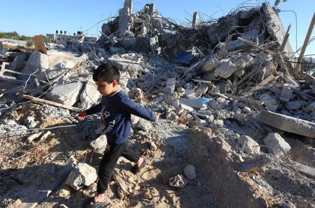İsrail, 'ruhsatsız' diye Filistinlilere ait 11 binayı yıktı